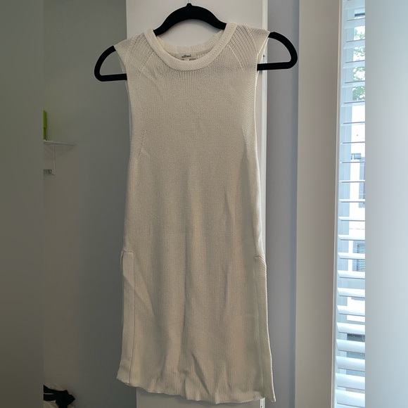Aritzia White Tank Top - Picture 1 of 1